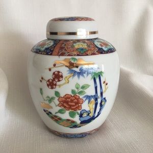 Imari Ware Japan Ginger Jar w/ Lid